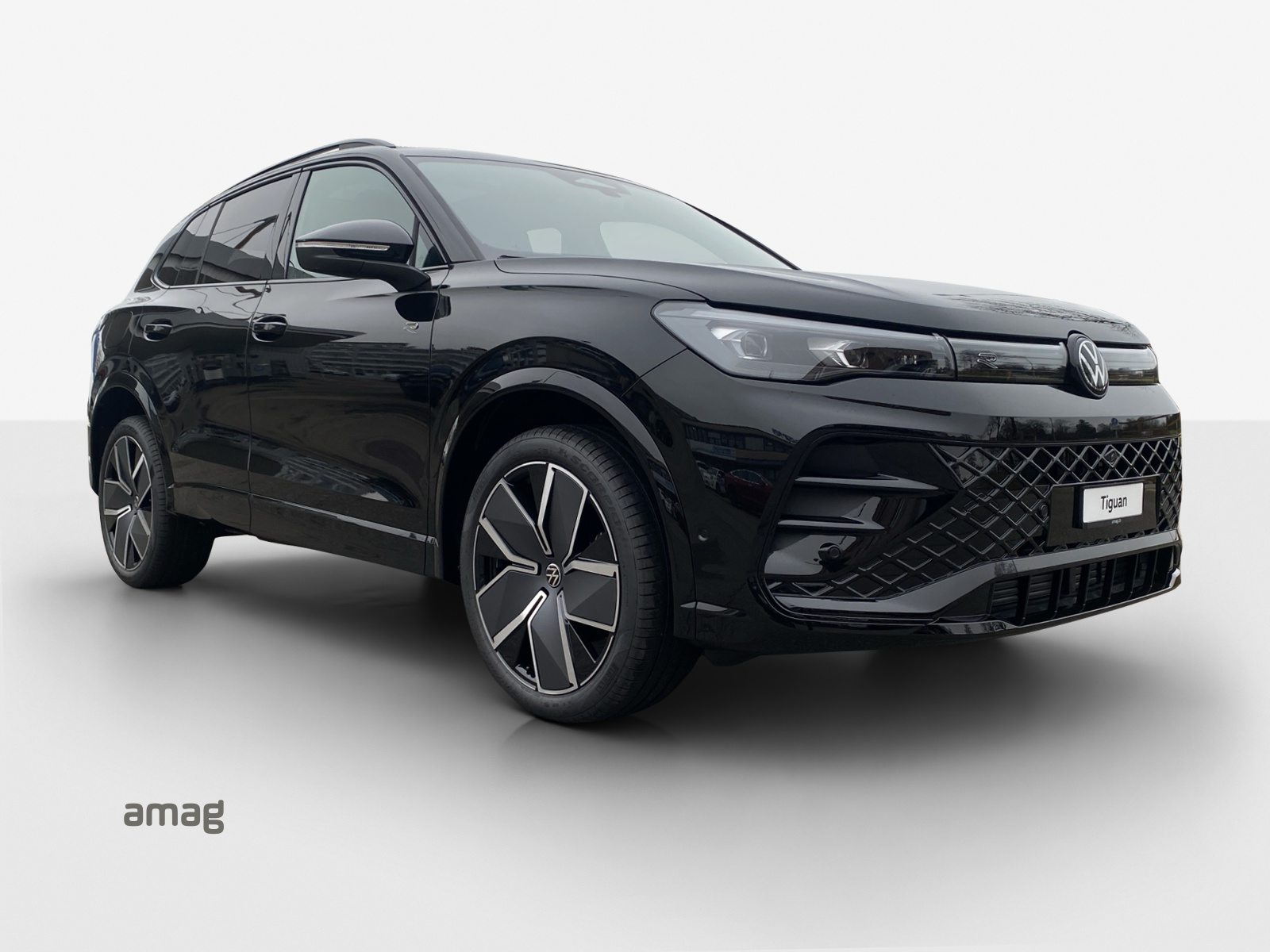 VW Tiguan R-Line, Petrol, New car, Automatic - 6