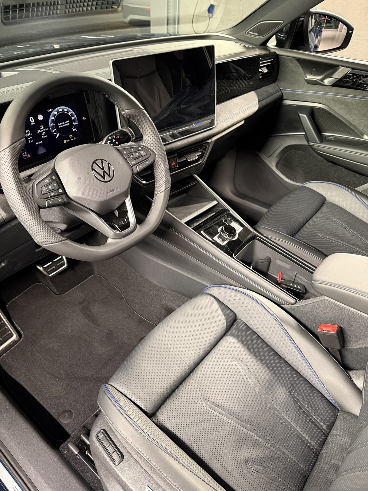 VW Tiguan R-Line, Petrol, New car, Automatic - 2