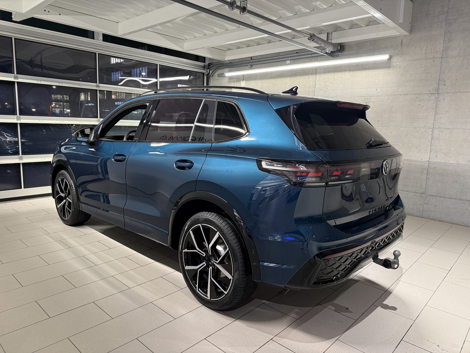 VW Tiguan R-Line, Petrol, New car, Automatic - 4