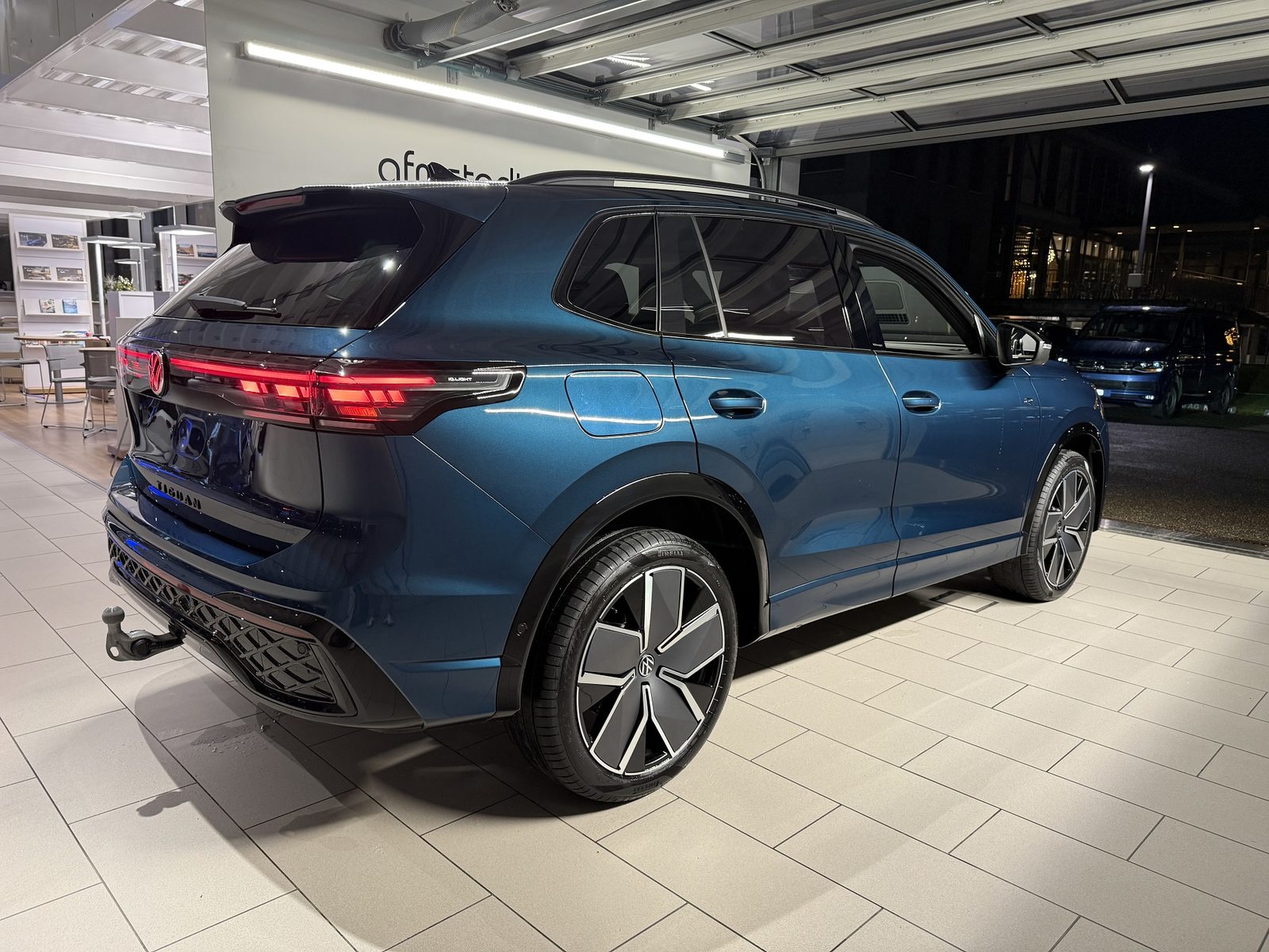 VW Tiguan R-Line, Petrol, New car, Automatic - 7