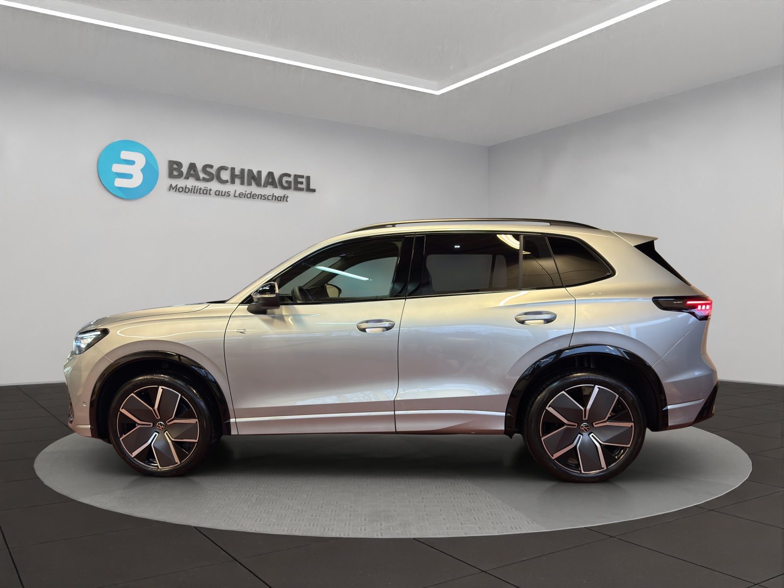 VW Tiguan R-Line, Benzin, Neuwagen, Automat - 2