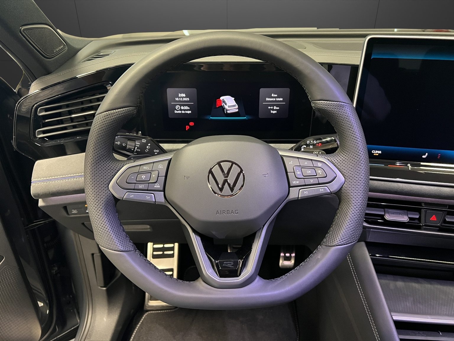 VW Tiguan R-Line, Petrol, New car, Automatic - 7