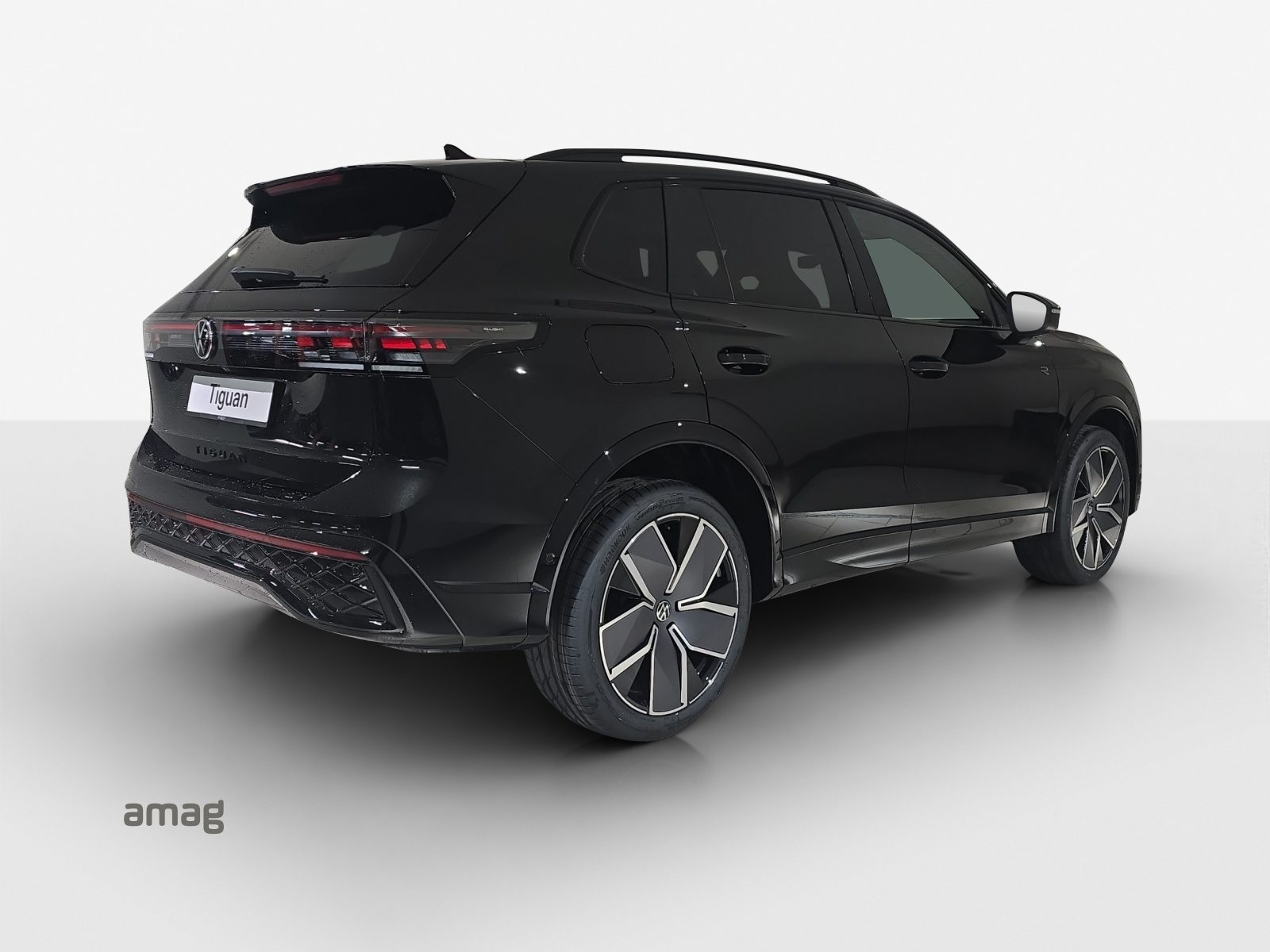 VW Tiguan R-Line, Petrol, New car, Automatic - 5