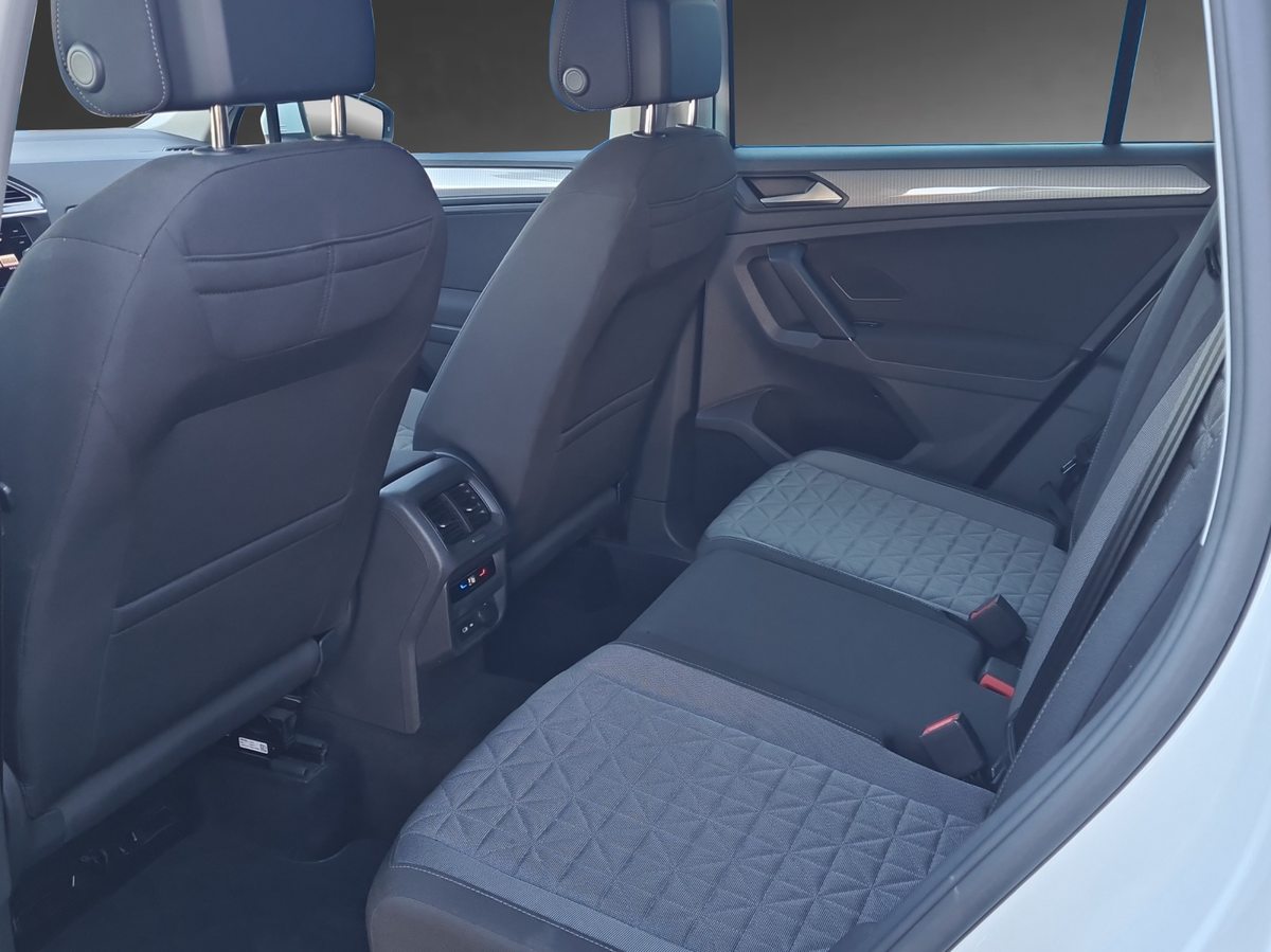 VW Tiguan Life, Petrol, Second hand / Used, Automatic - 7