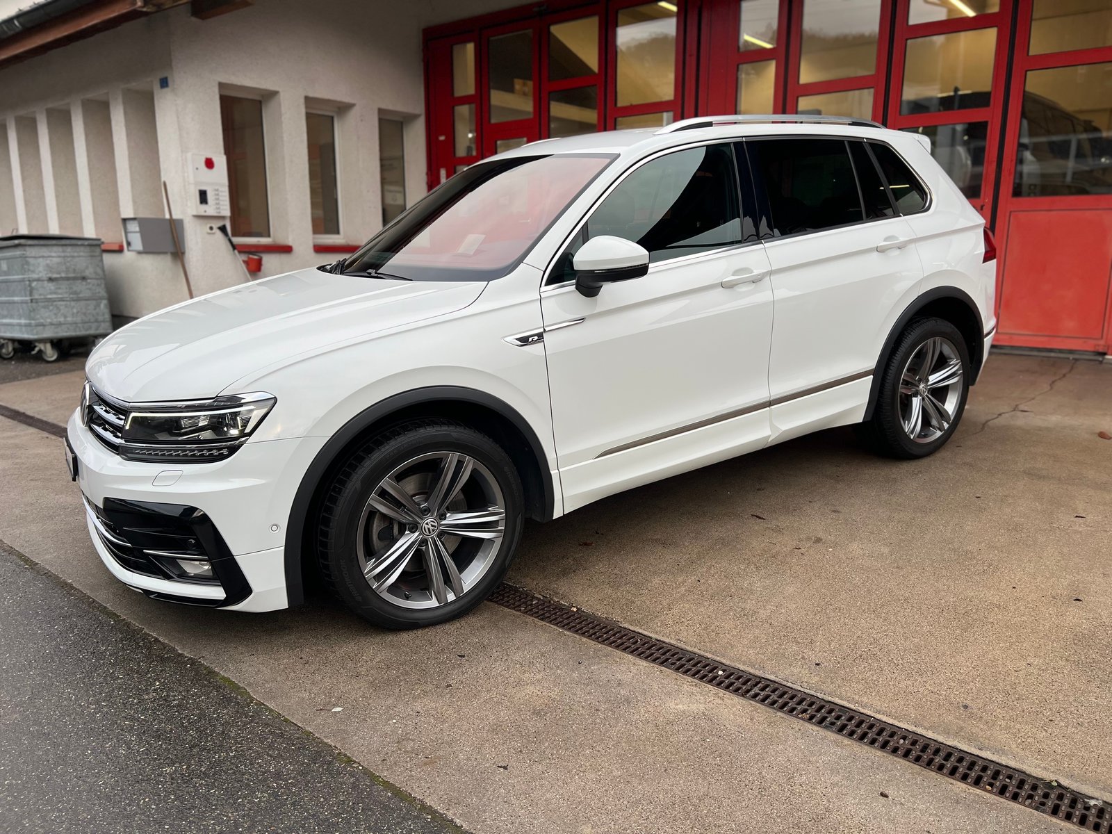 VW Tiguan 2.0TSI R-Line Highline 4Motion DSG, Benzin, Occasion / Gebraucht, Automat - 2