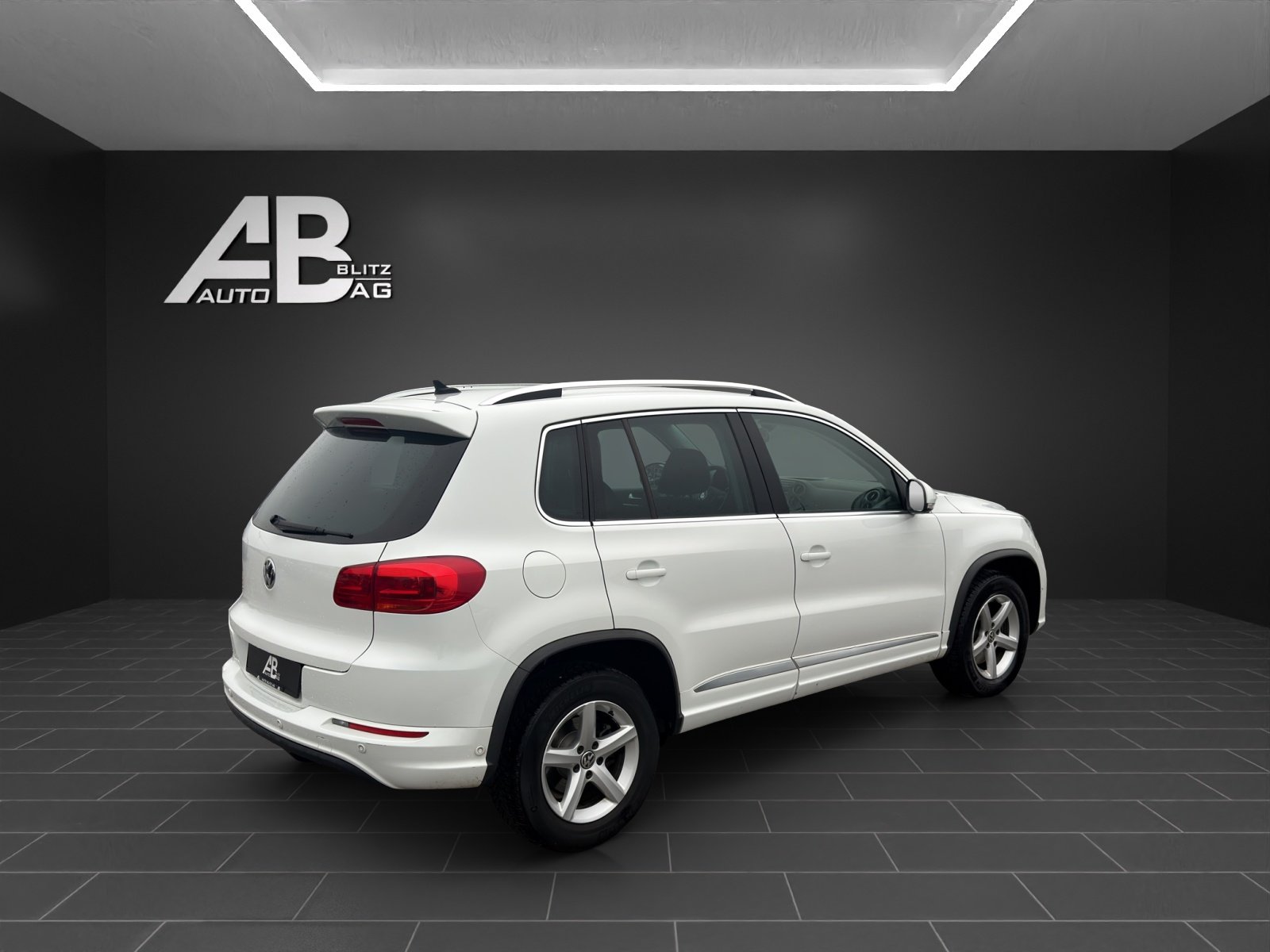 VW Tiguan 2.0 TSI R-Line 4Motion DSG, Benzina, Occasioni / Usate, Automatico - 5