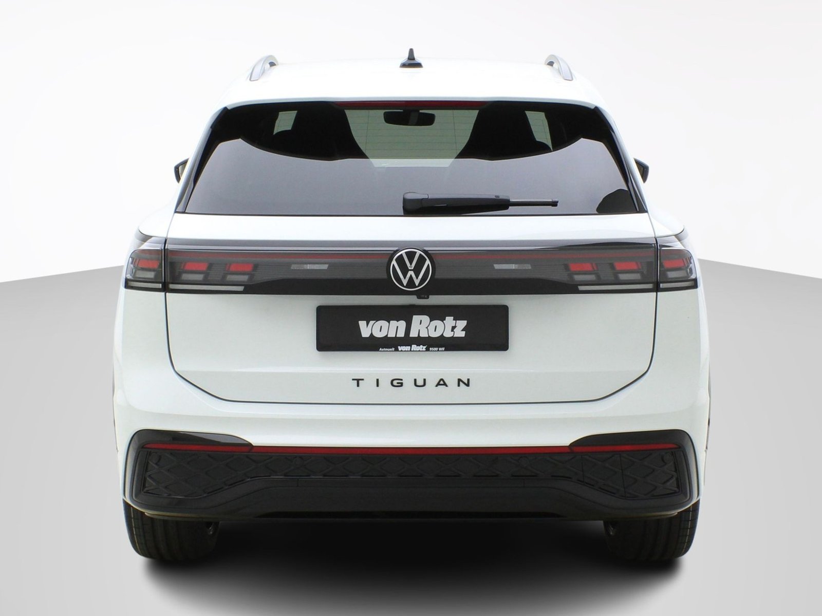 VW Tiguan 2.0 TSI DSG R-Line Black Style 4Motion, Petrol, Second hand / Used, Automatic - 4