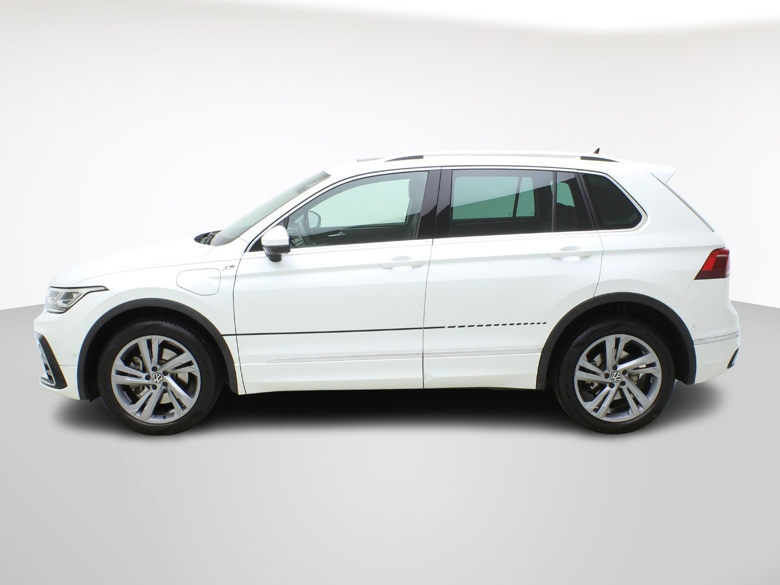 VW Tiguan 1.4 TSI DSG PHEV R-Line 2WD, Plug-in-Hybrid Benzin/Elektro, Occasion / Gebraucht, Automat - 2