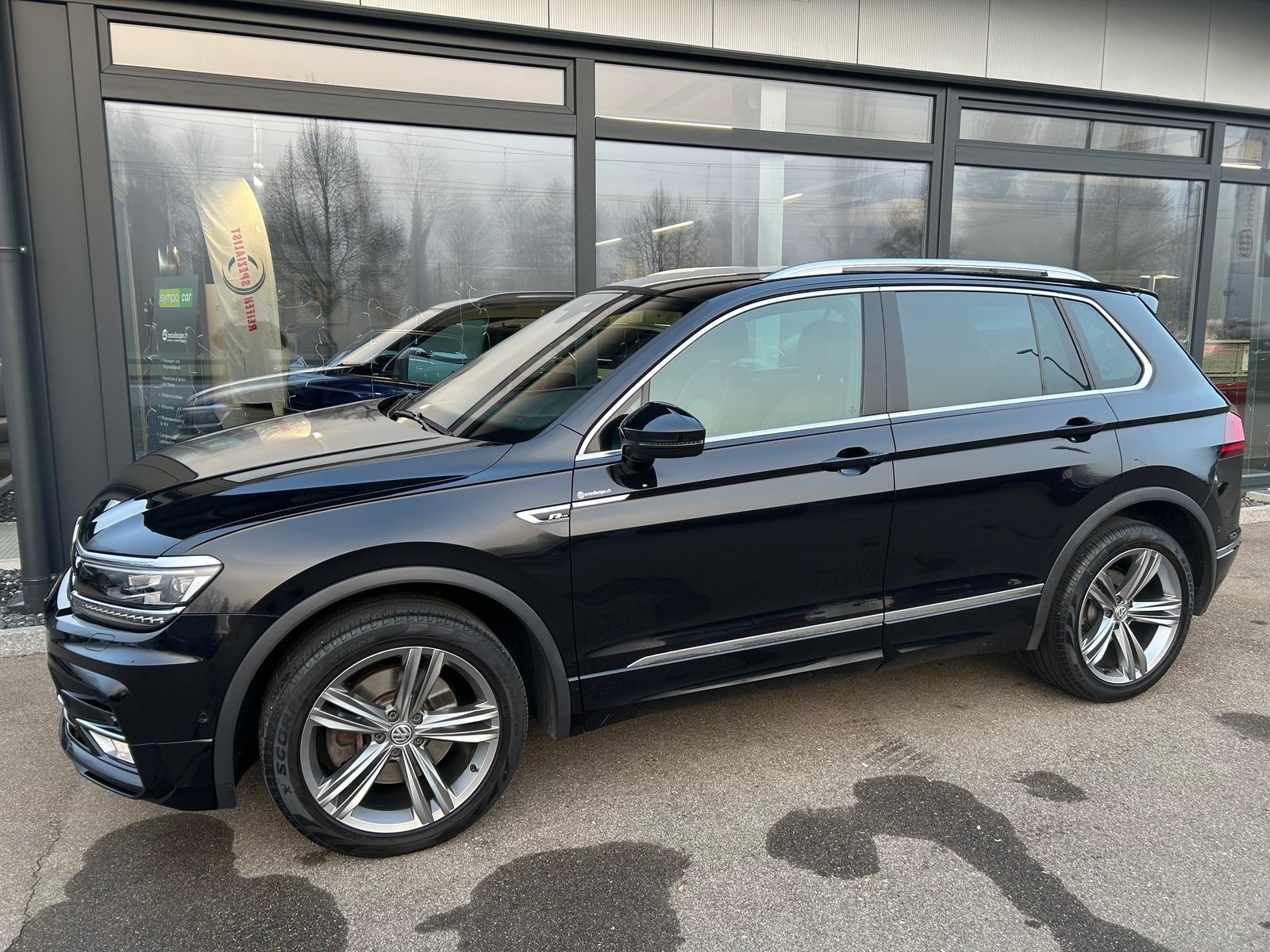VW Tiguan 2.0TSI R-Line 4Motion DSG, Petrol, Second hand / Used, Automatic - 3