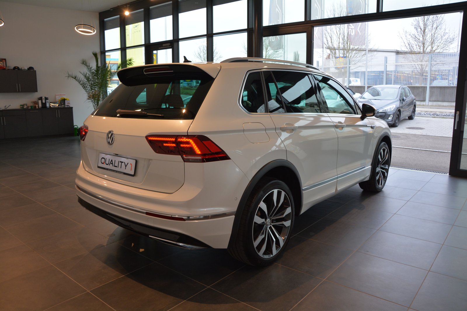 VW Tiguan 2.0TSI Highline 4Motion DSG R-Line, Benzina, Occasioni / Usate, Automatico - 6