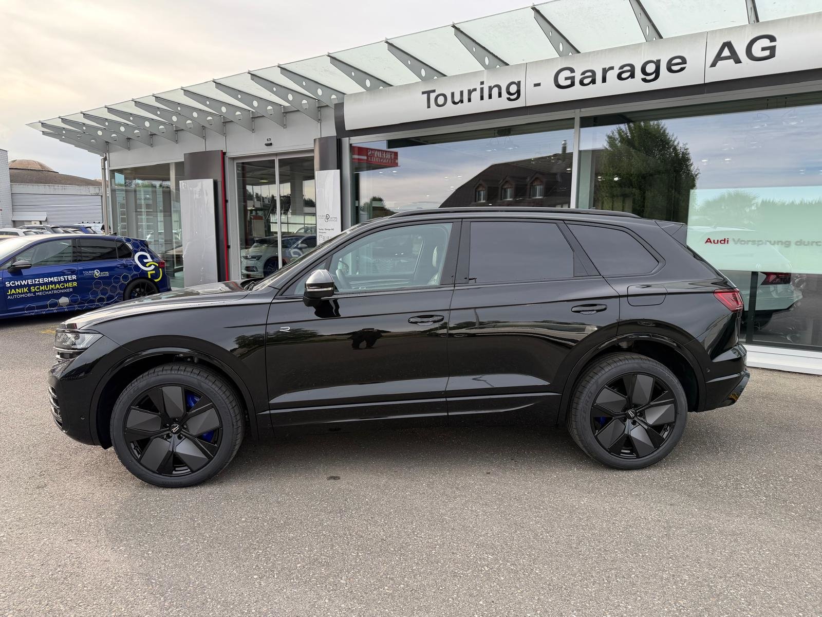 VW Touareg 3.0 TSI eHybrid R Final Edition Tiptronic, Plug-in-Hybrid Petrol/Electric, New car, Automatic - 2