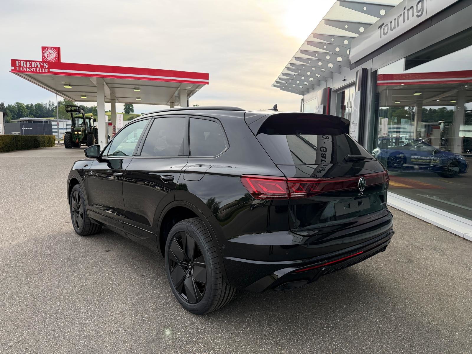 VW Touareg 3.0 TSI eHybrid R Final Edition Tiptronic, Plug-in-Hybrid Petrol/Electric, New car, Automatic - 3
