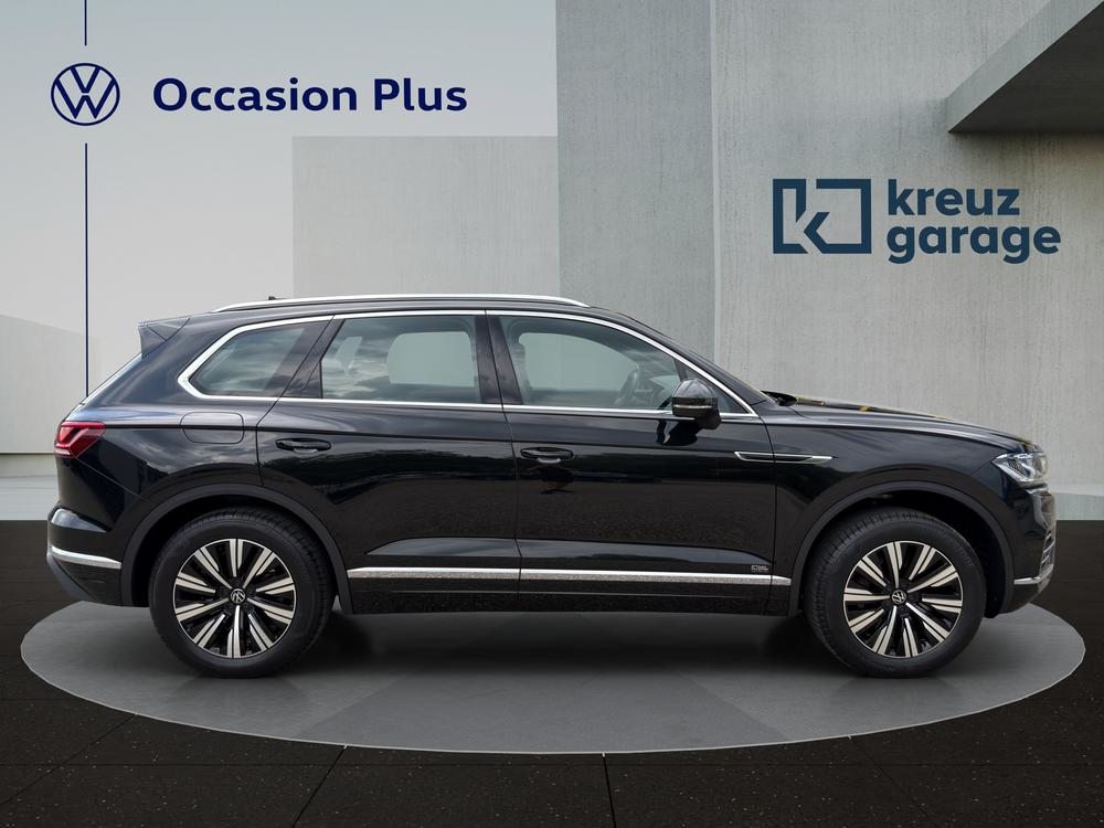VW Touareg 3.0TSIeHyb Eleg, Petrol, Second hand / Used, Automatic - 2