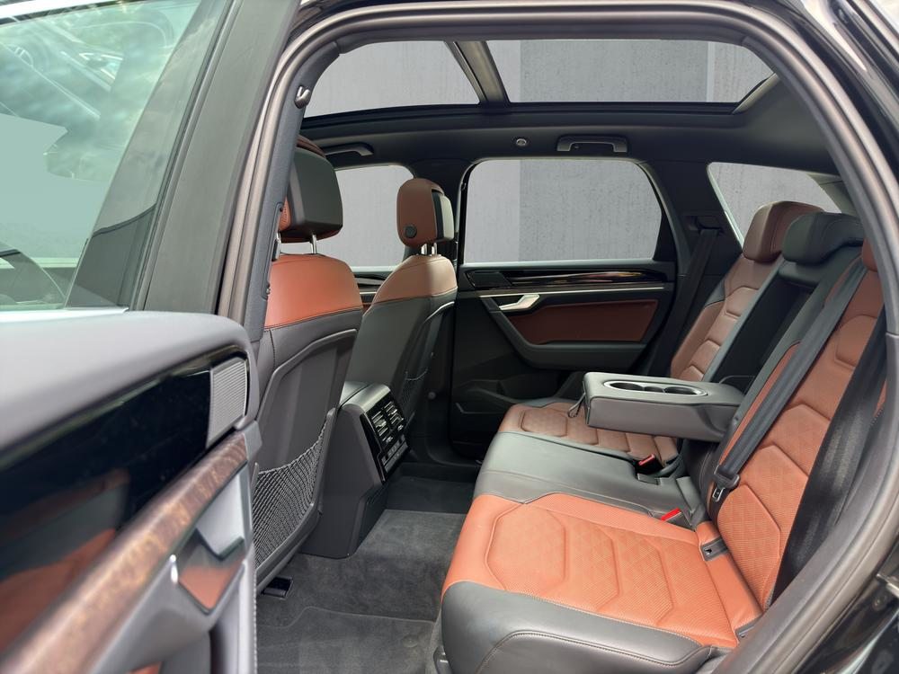 VW Touareg 3.0TSIeHyb Eleg, Petrol, Second hand / Used, Automatic - 7