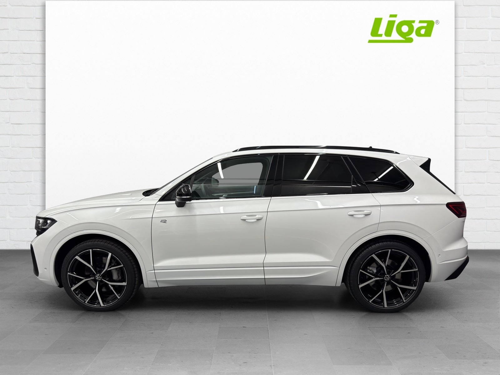 VW Touareg 3.0 V6 TSI R-Line, Petrol, New car, Automatic - 3