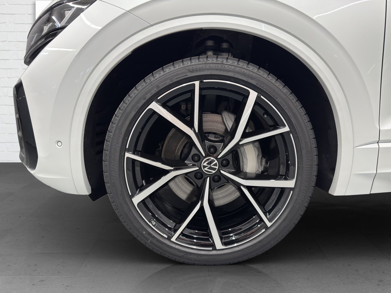 VW Touareg 3.0 V6 TSI R-Line, Petrol, New car, Automatic - 6