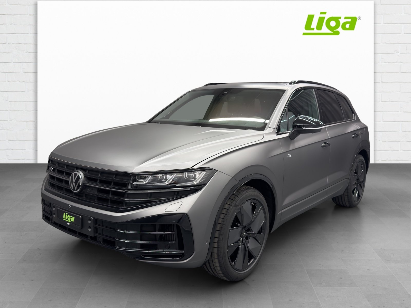 VW Touareg 3.0 V6 TSI PHEV R Final Edition, Plug-in-Hybrid Petrol/Electric, New car, Automatic - 2