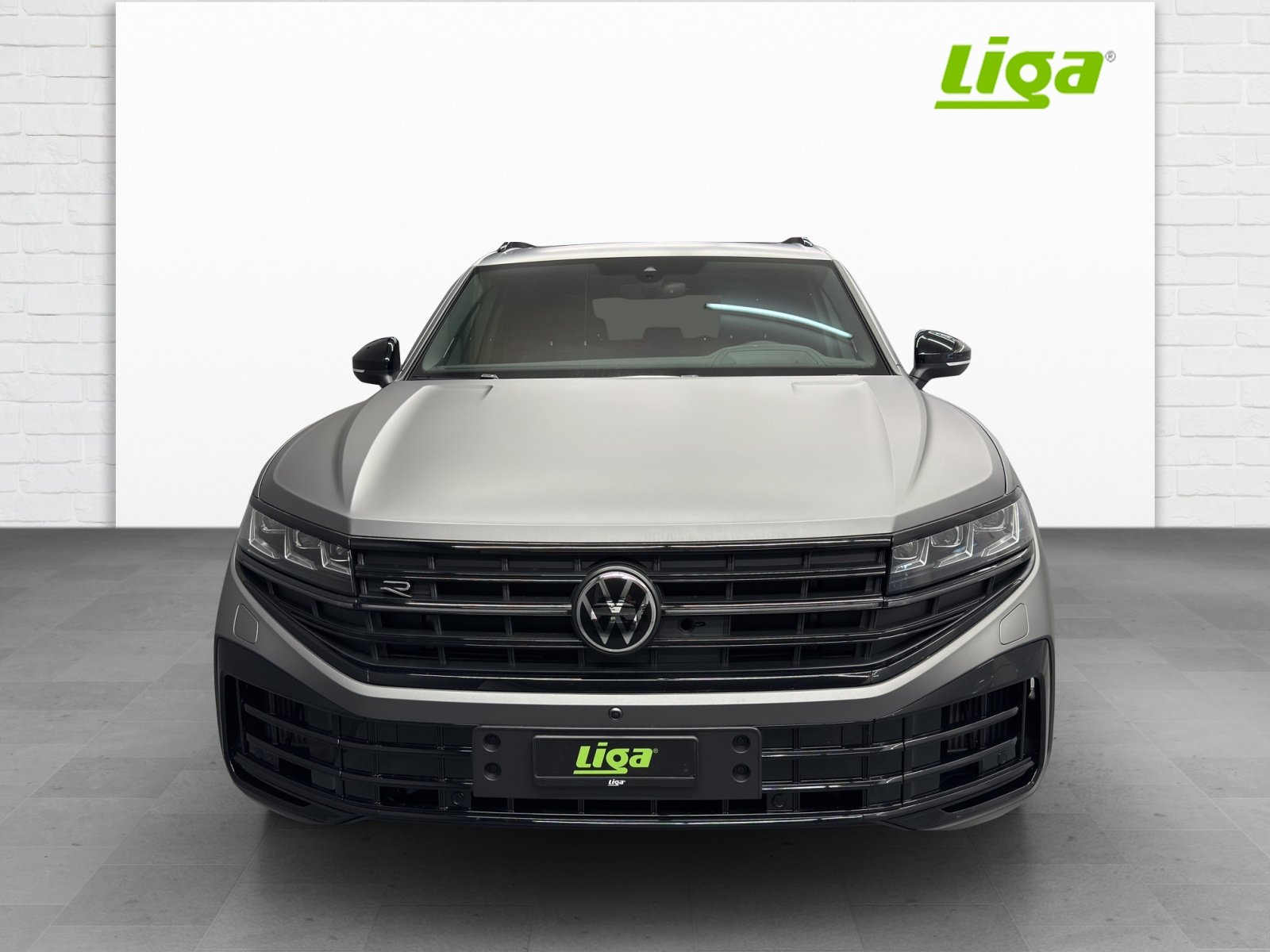 VW Touareg 3.0 V6 TSI PHEV R Final Edition, Plug-in-Hybrid Petrol/Electric, New car, Automatic - 3
