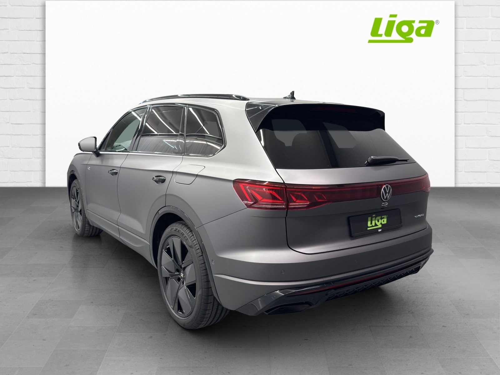 VW Touareg 3.0 V6 TSI PHEV R Final Edition, Plug-in-Hybrid Petrol/Electric, New car, Automatic - 4