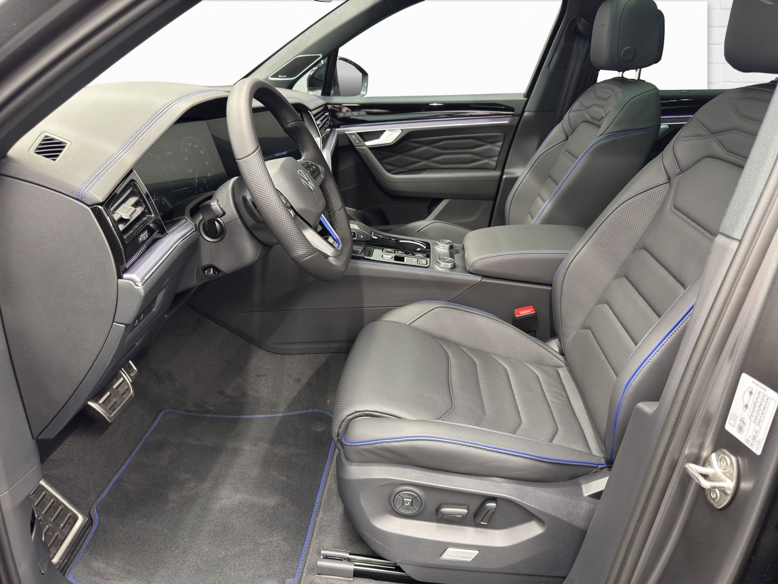 VW Touareg 3.0 V6 TSI PHEV R Final Edition, Plug-in-Hybrid Petrol/Electric, New car, Automatic - 7