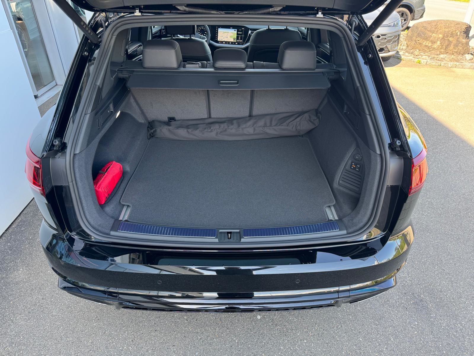 VW Touareg R-Line Final Edition, Diesel, New car, Automatic - 7
