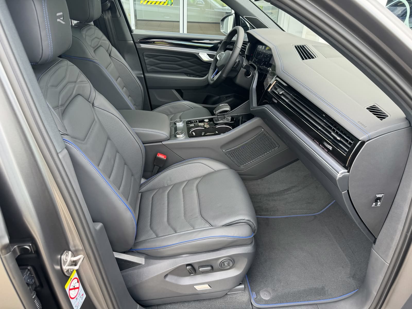 VW Touareg R Final Edition, Hybride Intégral Essence/Électricité, Voiture nouvelle, Automatique - 4