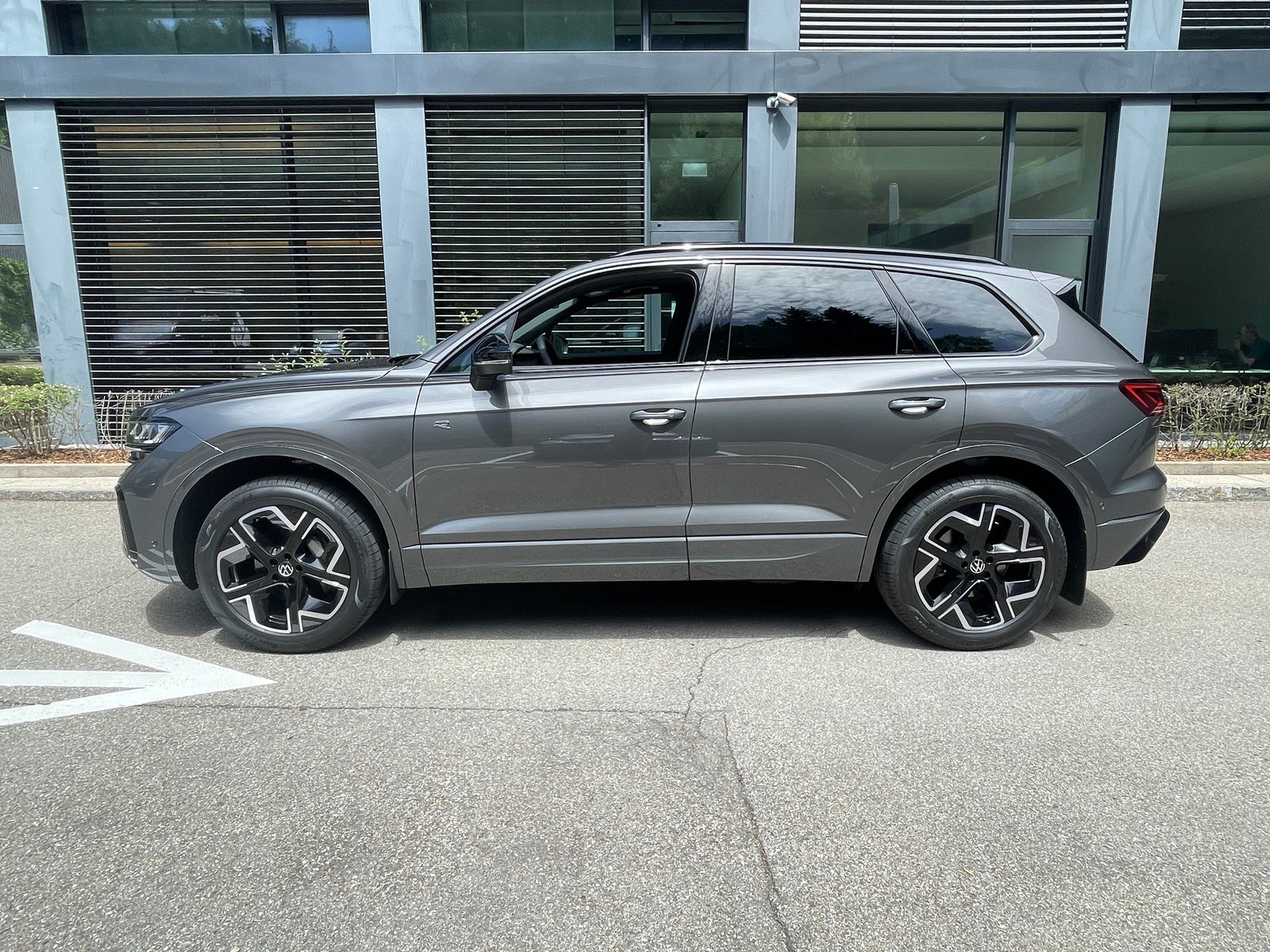 VW Touareg 3.0 TDI R-Line Tiptronic Final Edition, Diesel, New car, Automatic - 2