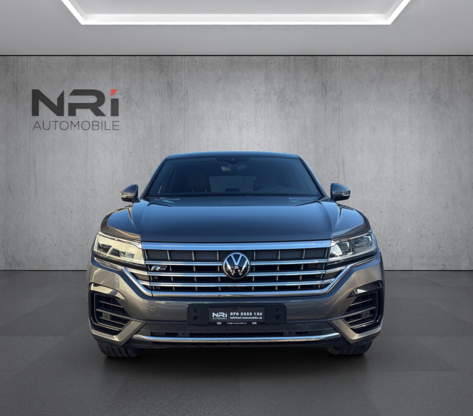VW Touareg 3.0 V6 TSI R-Line, Petrol, Second hand / Used, Automatic - 2