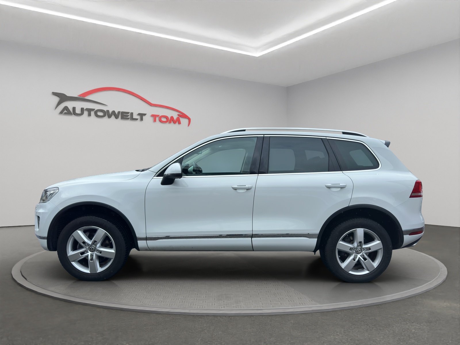 VW Touareg 3.0 TDI BlueMotion Technology Tiptronic AHK 3.5t, Diesel, Second hand / Used, Automatic - 2