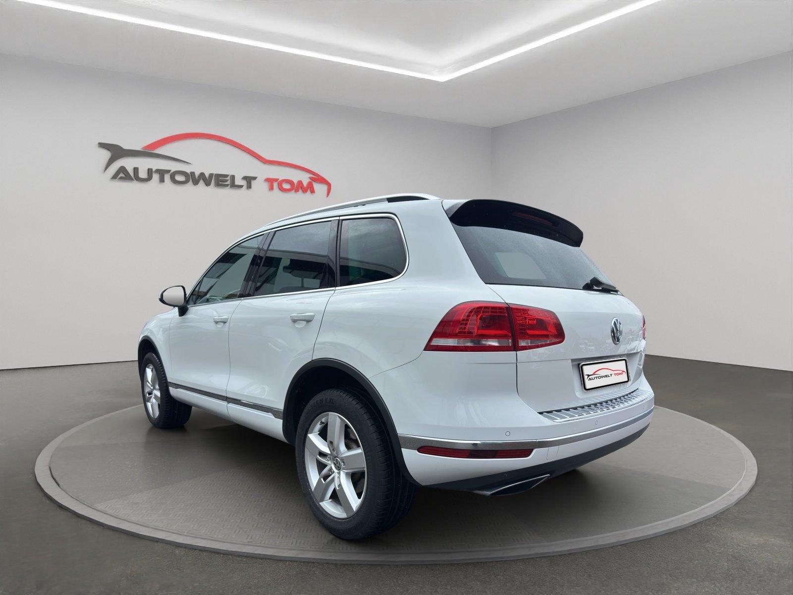 VW Touareg 3.0 TDI BlueMotion Technology Tiptronic AHK 3.5t, Diesel, Second hand / Used, Automatic - 3