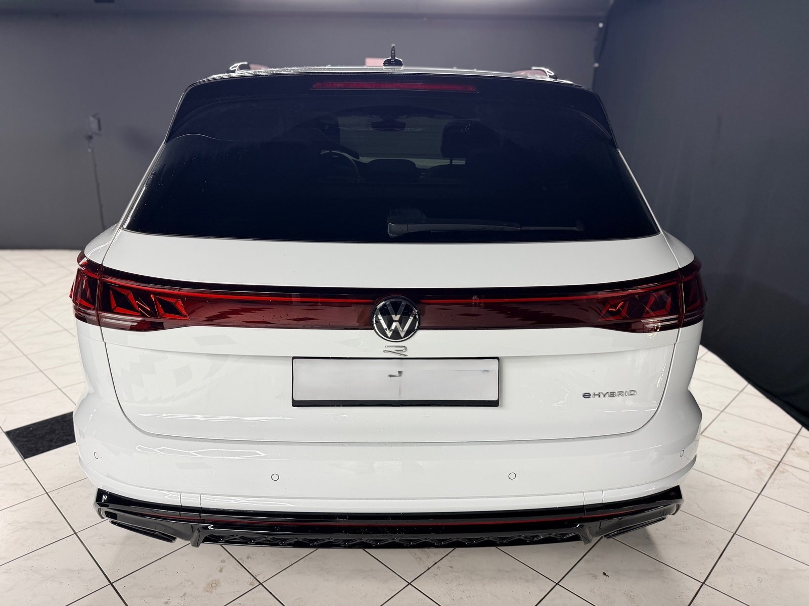 VW Touareg 3.0TSIeHyb R, Hybride Rechargeable Essence/Électricité, Occasion / Utilisé, Automatique - 4