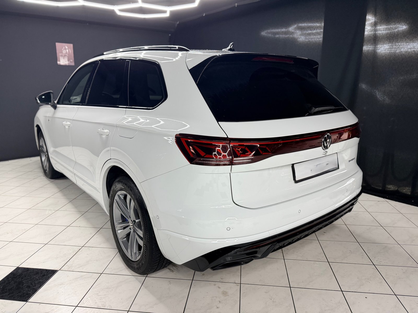 VW Touareg 3.0TSIeHyb R, Hybride Rechargeable Essence/Électricité, Occasion / Utilisé, Automatique - 5