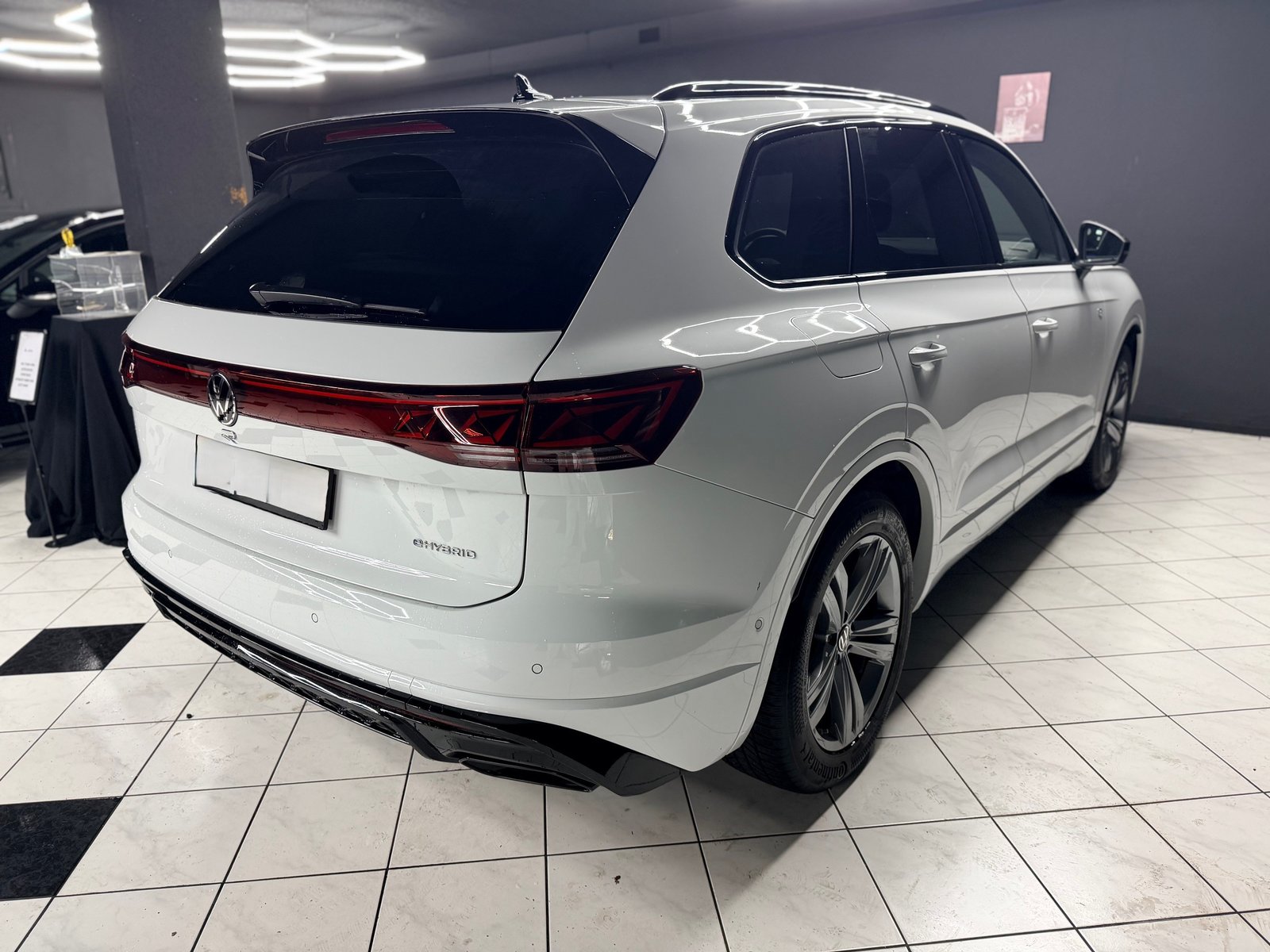 VW Touareg 3.0TSIeHyb R, Hybride Rechargeable Essence/Électricité, Occasion / Utilisé, Automatique - 6