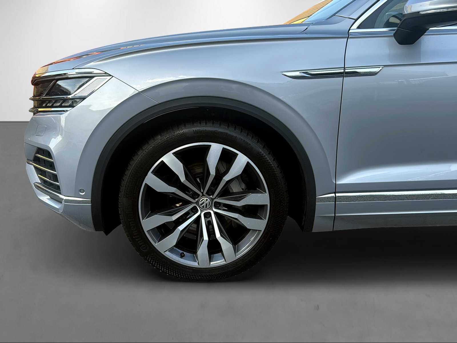 VW Touareg 3.0 V6 TSI Elegance, Petrol, Second hand / Used, Automatic - 5