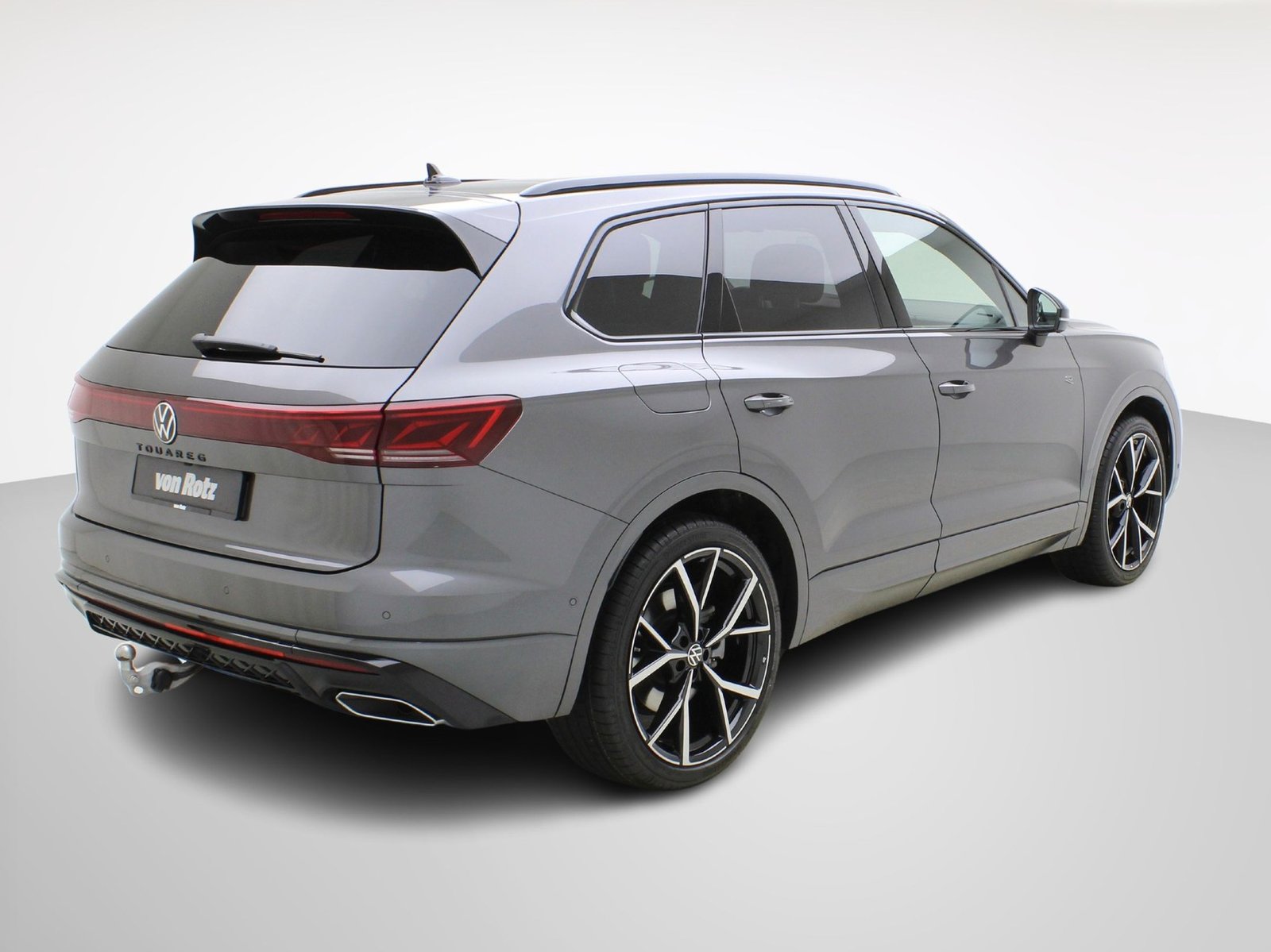VW Touareg 3.0 V6 TSI R-Line Black Style 4Motion **Vollausst, Petrol, Second hand / Used, Automatic - 5