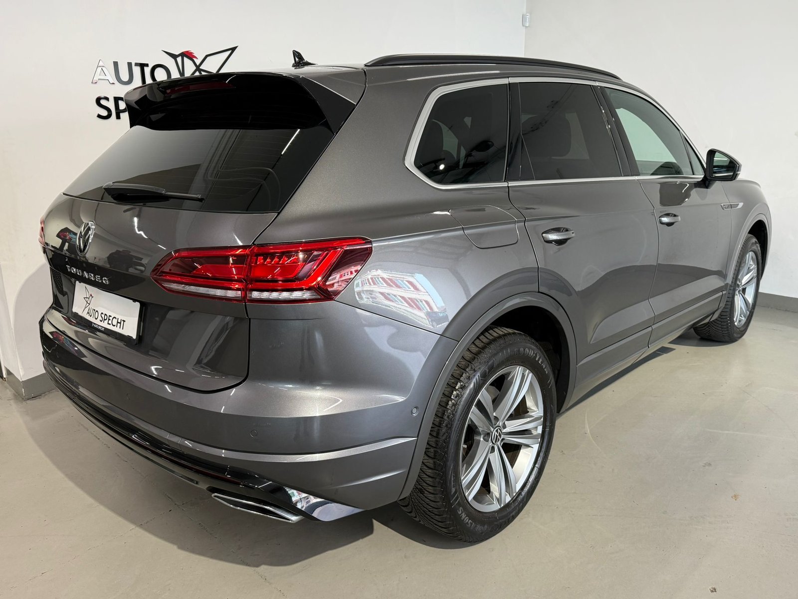 VW Touareg 3.0 TDI R Line Tiptronic, Diesel, Occasion / Utilisé, Automatique - 4