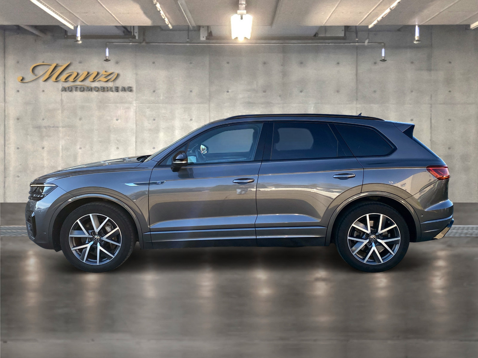 VW Touareg 3.0 TSI 340PS Black-Style R-Line 4x4 Tiptronic To, Petrol, Second hand / Used, Automatic - 2