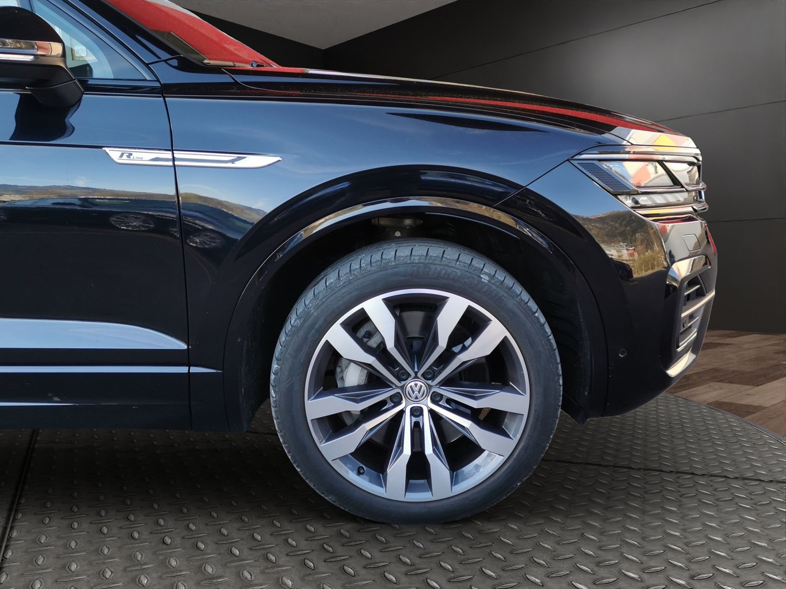 VW Touareg 4.0 V8 TDI R-Line Tiptronic, Diesel, Second hand / Used, Automatic - 4