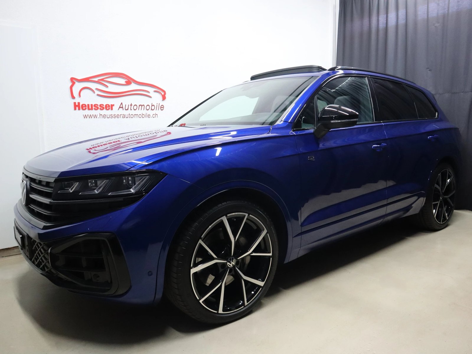 VW Touareg 3.0 TSI R-Line Tiptronic - Black Style - Panorama, Petrol, Second hand / Used, Automatic - 2