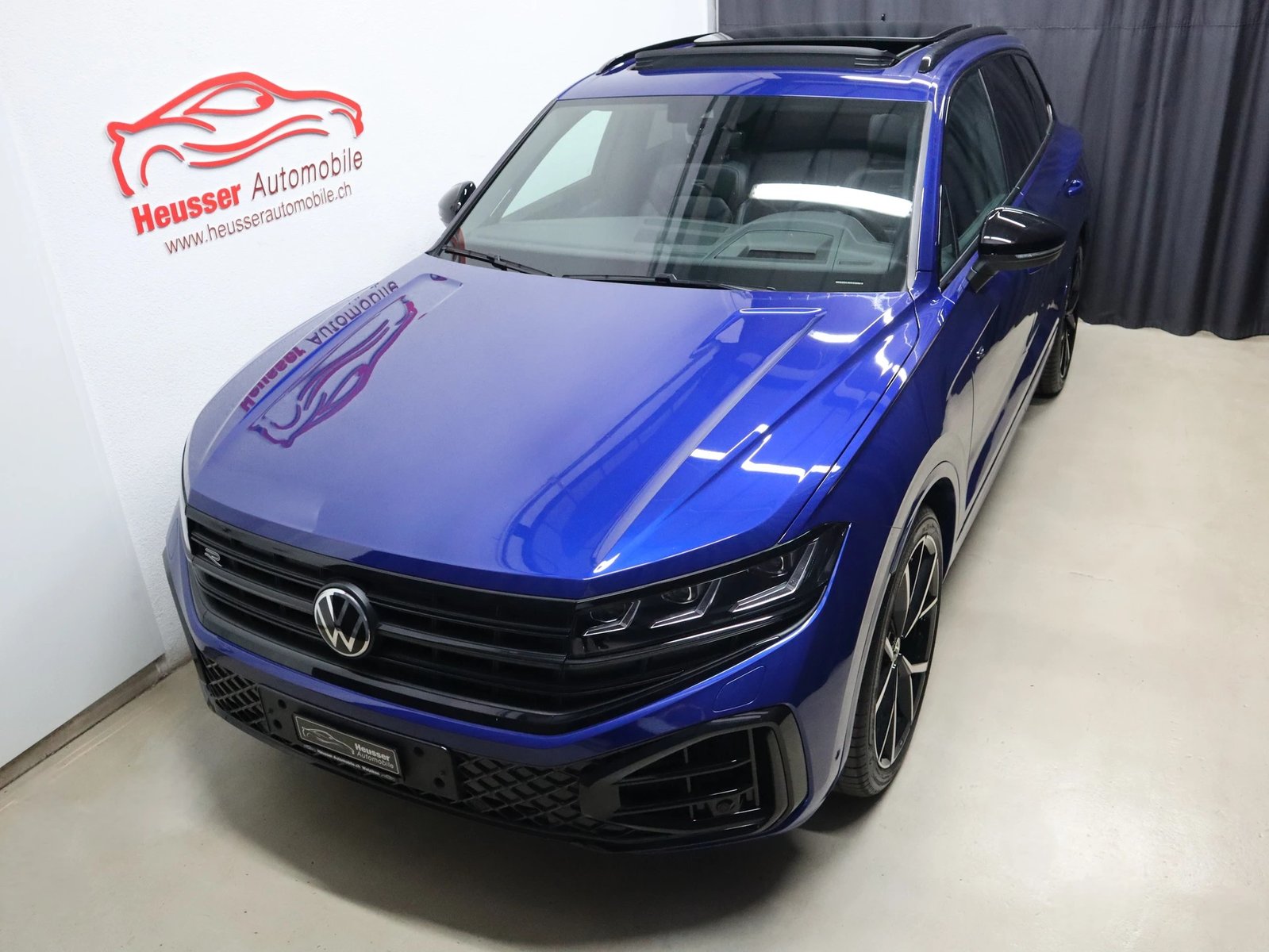 VW Touareg 3.0 TSI R-Line Tiptronic - Black Style - Panorama, Petrol, Second hand / Used, Automatic - 3