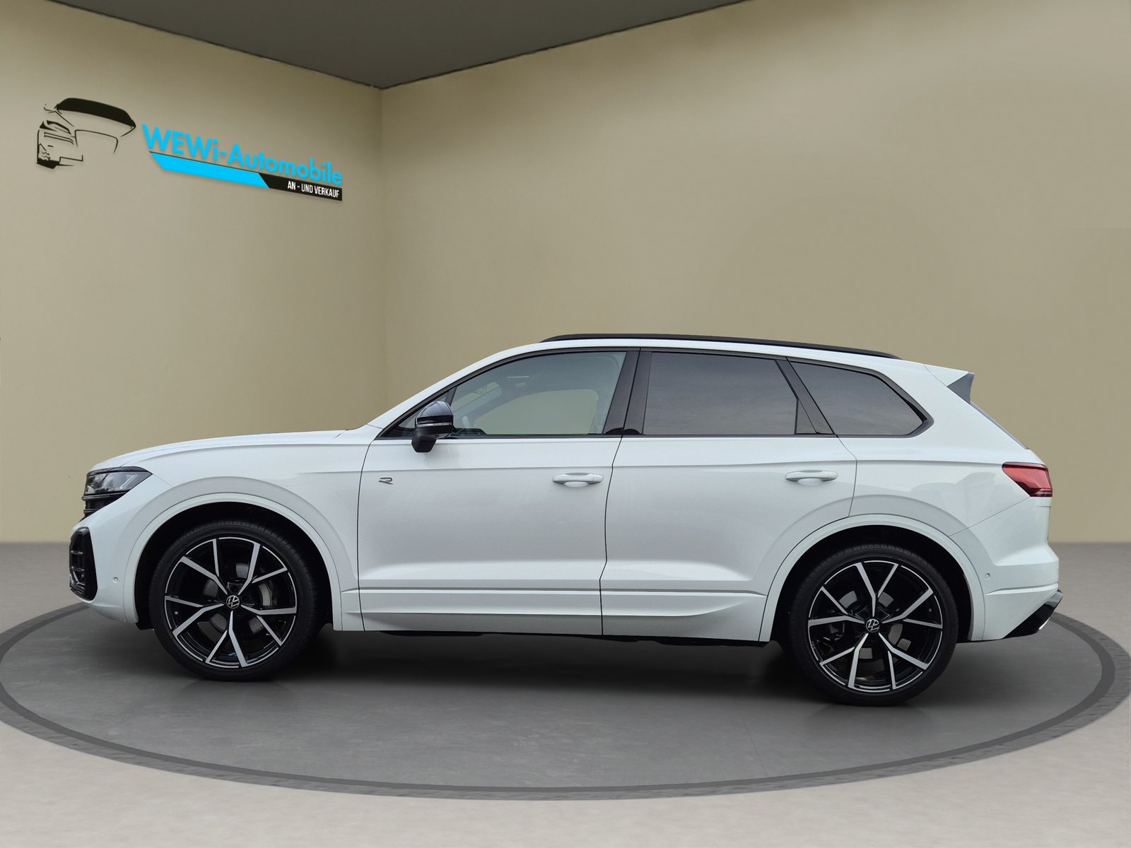 VW Touareg 3.0 TDI R-Line Tiptronic, Diesel, Second hand / Used, Automatic - 2