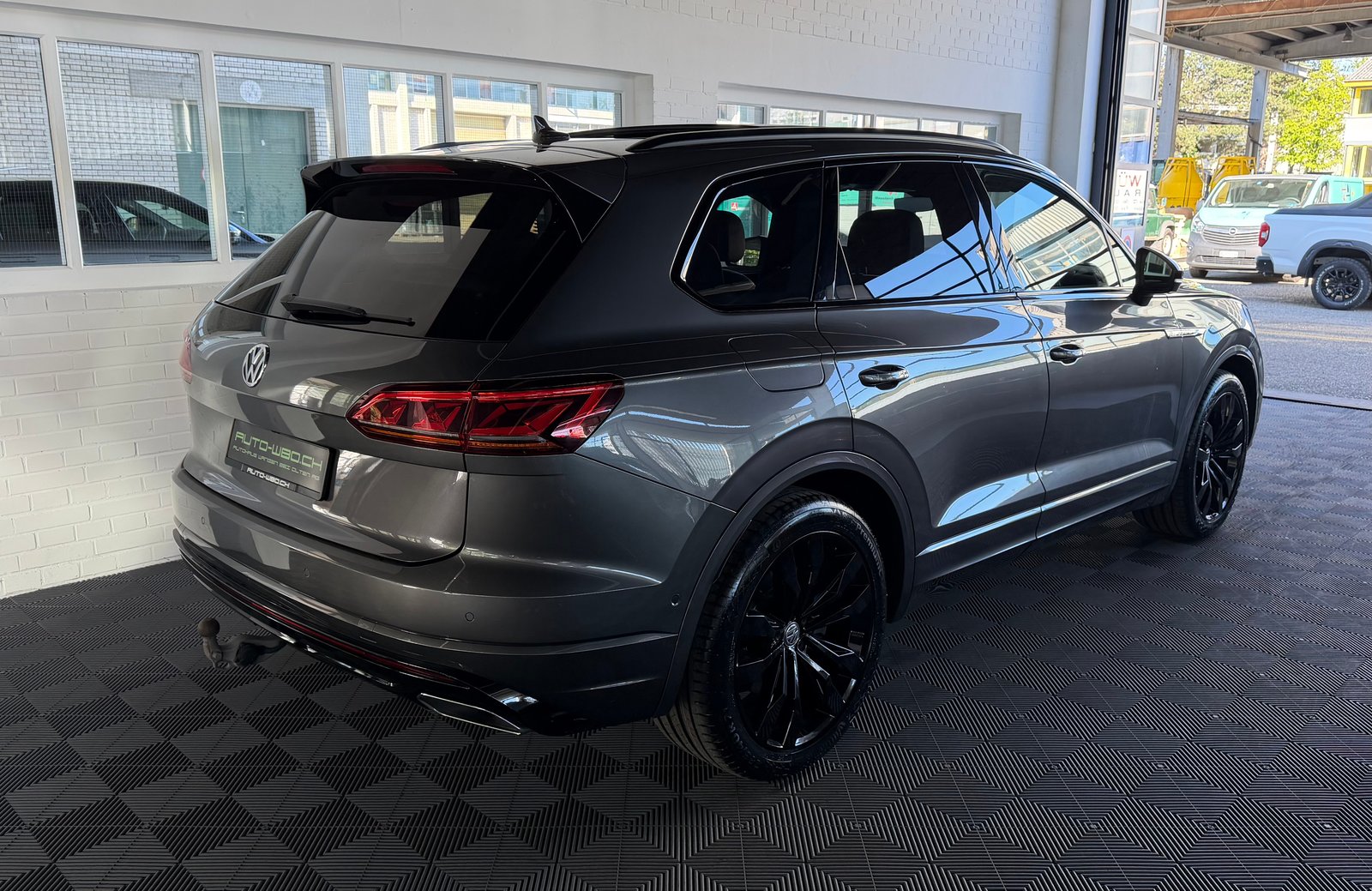 VW Touareg 4.0 V8 TDI 421 PS R-Line 4X4 4MOTION Tiptronic, Diesel, Second hand / Used, Automatic - 3