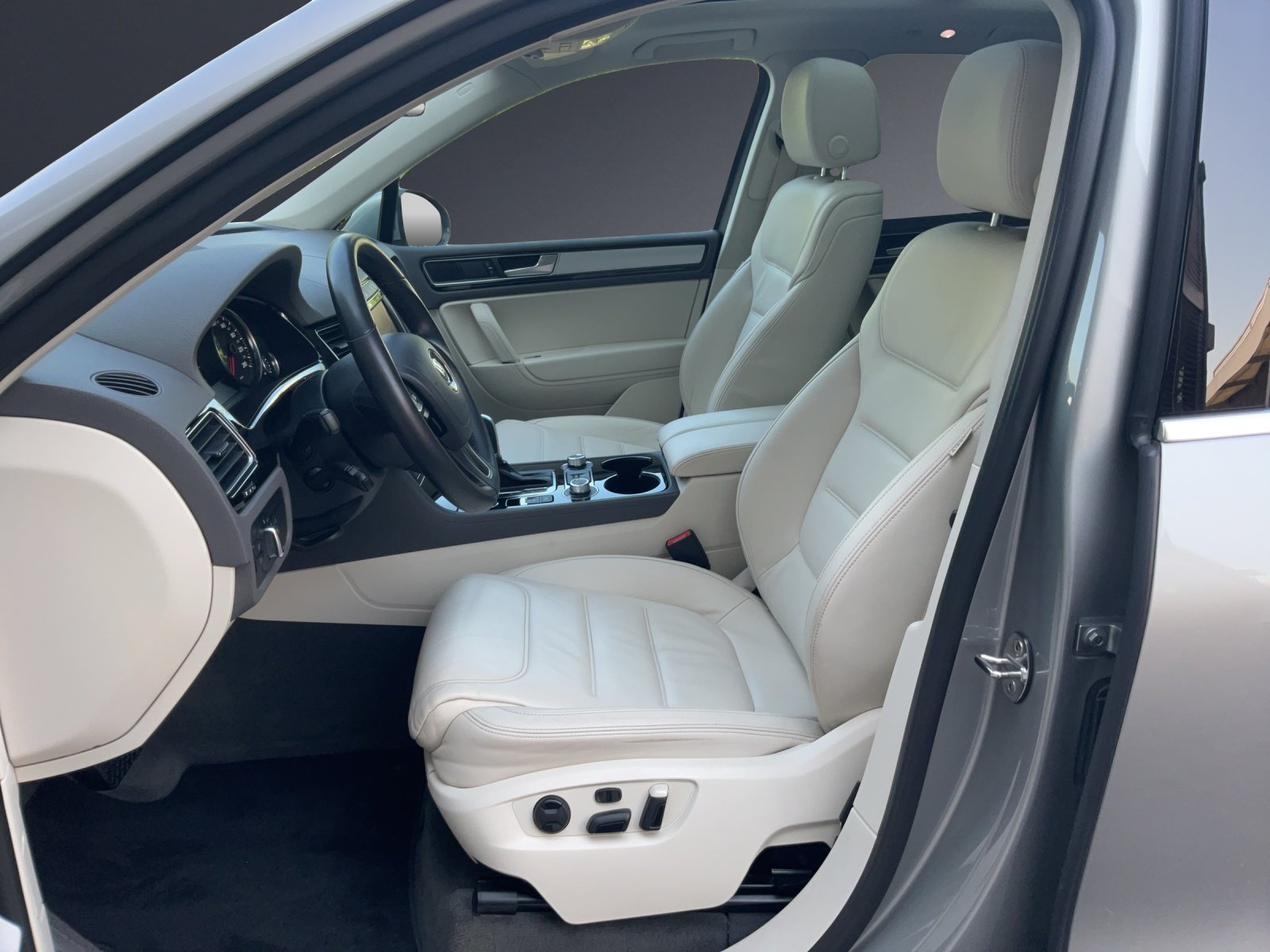 VW Touareg 3.0 TDI BMT, Diesel, Second hand / Used, Automatic - 7