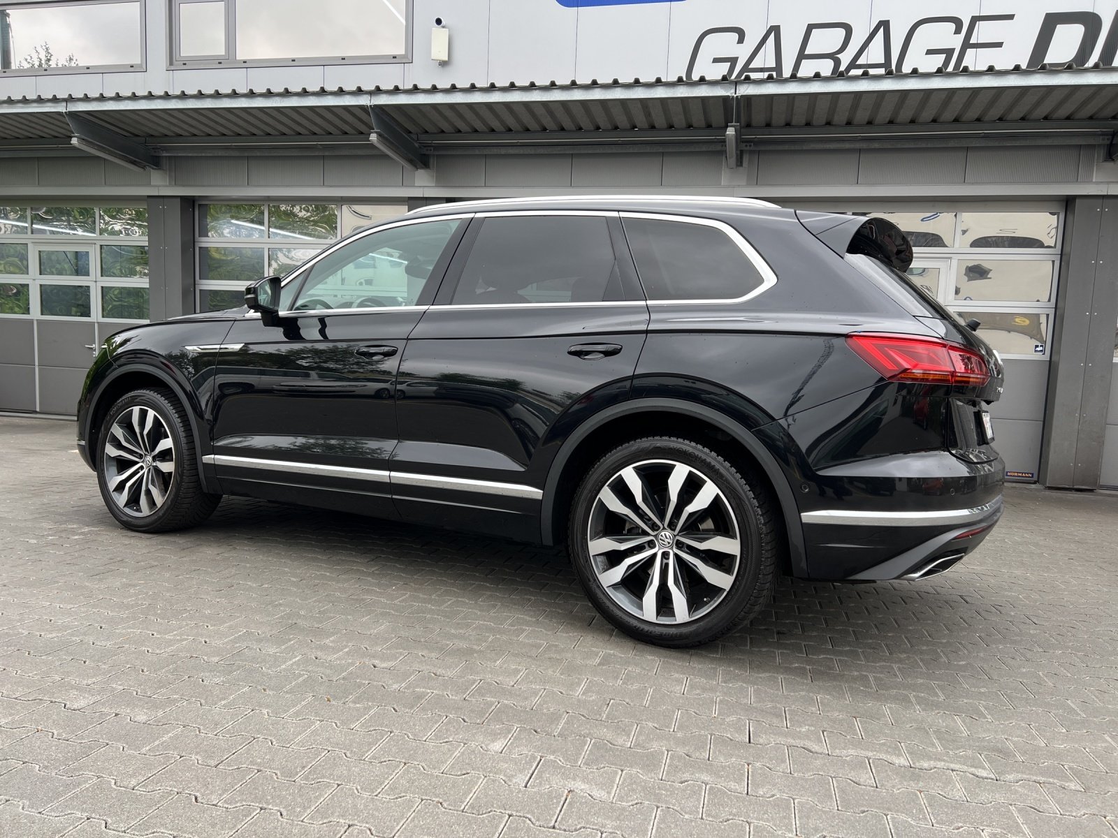 VW Touareg 3.0 TDI Atmosphere Tiptronic, Diesel, Second hand / Used, Automatic - 3