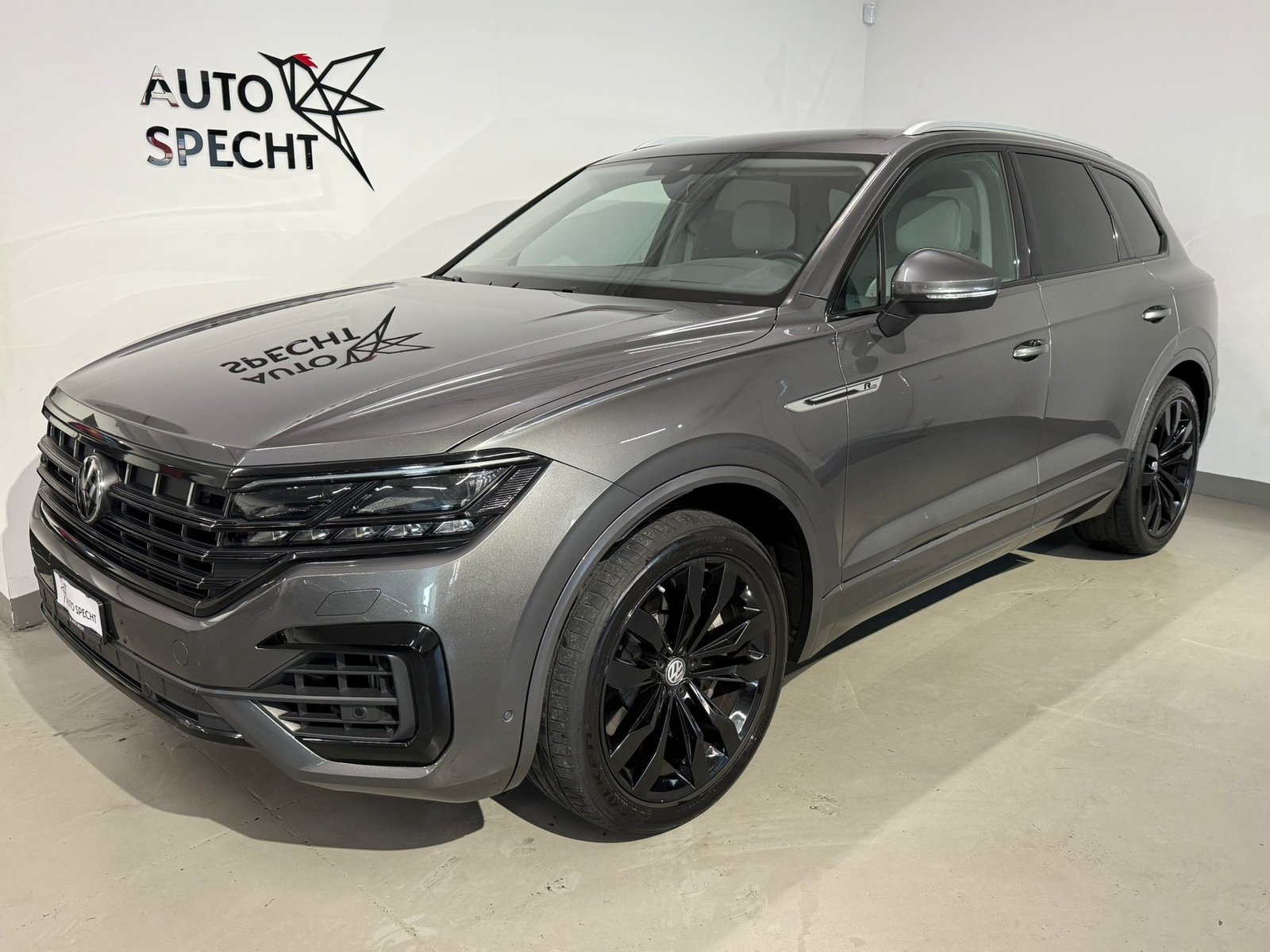 VW Touareg 4.0 V8 TDI Atmosphere Tiptronic R-Line, Diesel, Second hand / Used, Automatic - 2