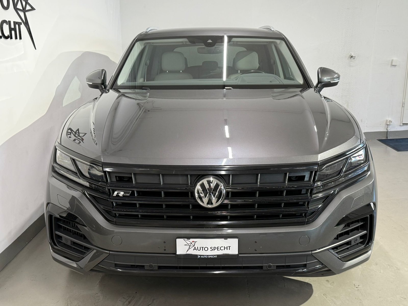 VW Touareg 4.0 V8 TDI Atmosphere Tiptronic R-Line, Diesel, Second hand / Used, Automatic - 3