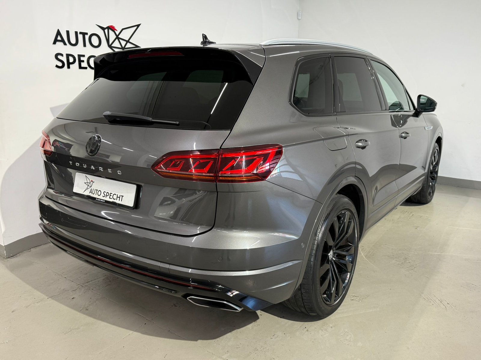 VW Touareg 4.0 V8 TDI Atmosphere Tiptronic R-Line, Diesel, Second hand / Used, Automatic - 5