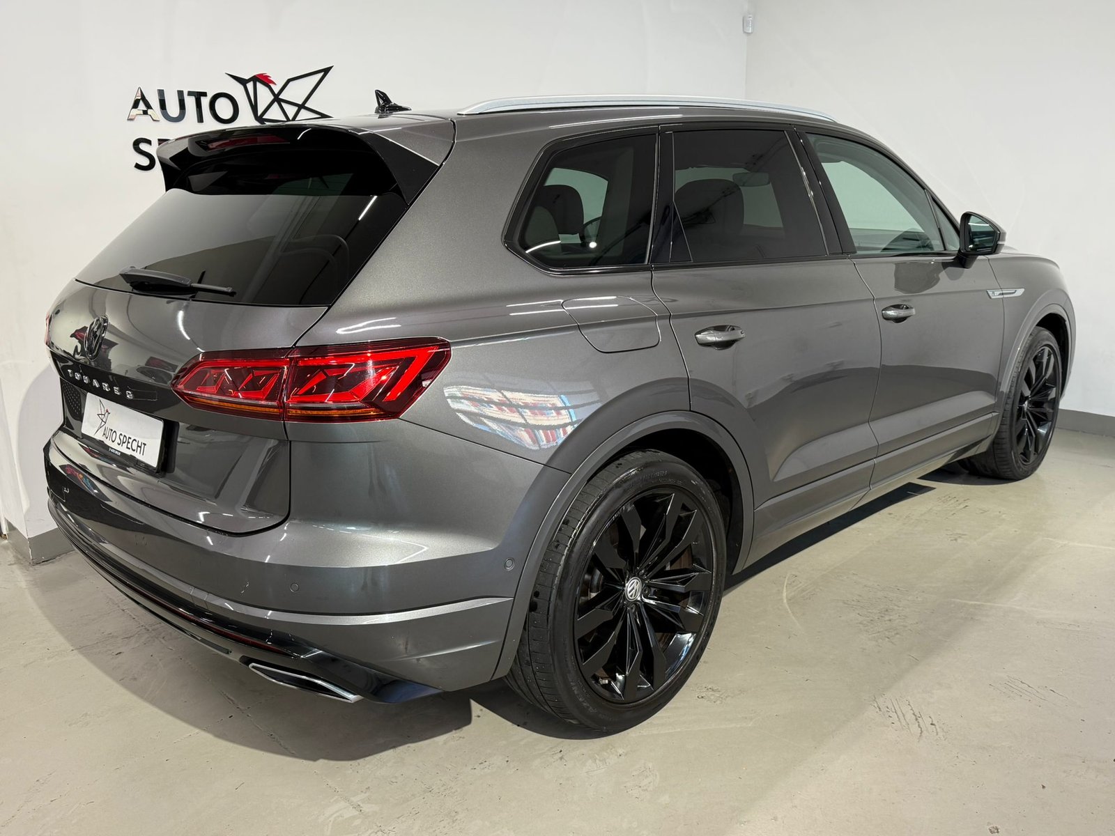 VW Touareg 4.0 V8 TDI Atmosphere Tiptronic R-Line, Diesel, Second hand / Used, Automatic - 6