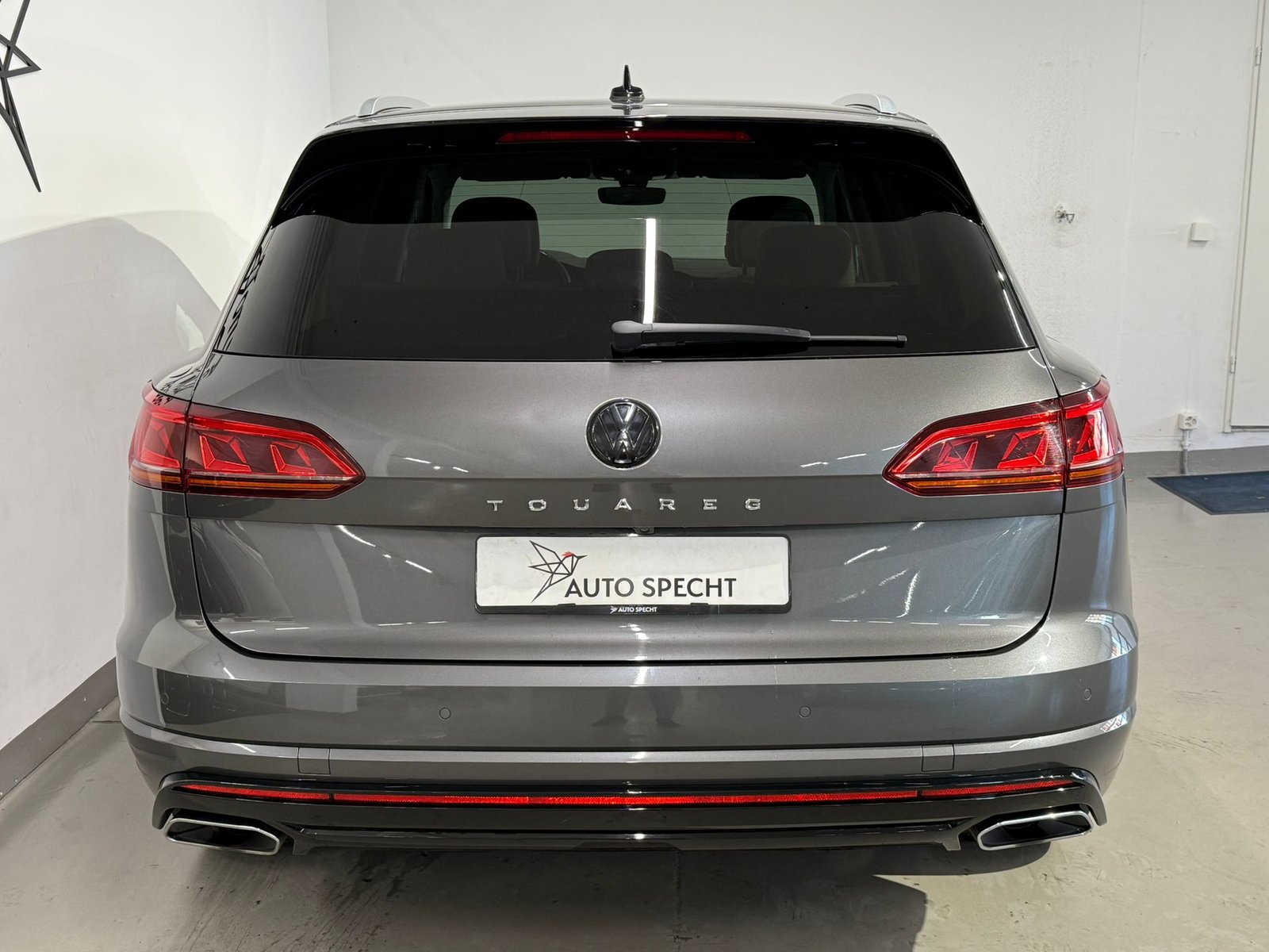 VW Touareg 4.0 V8 TDI Atmosphere Tiptronic R-Line, Diesel, Second hand / Used, Automatic - 7