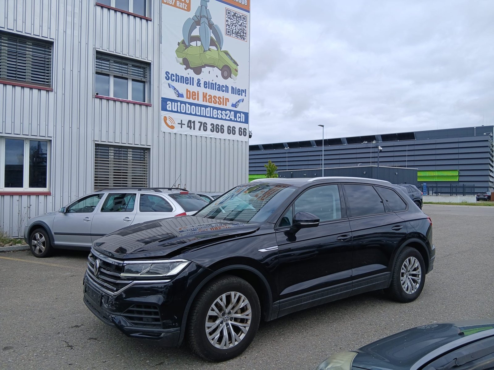 VW Touareg 3.0 TDI Basic Tiptronic, Diesel, Second hand / Used, Automatic - 2